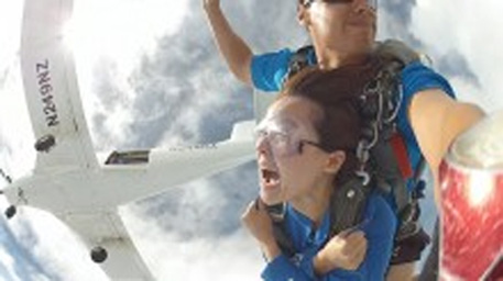 Kelly Bow的關島高空跳傘照片